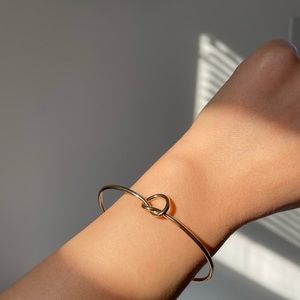 ♾ knotted bracelet “H”
